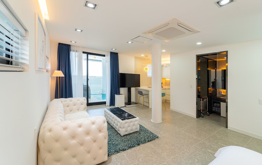 blue mango pool villa and resort