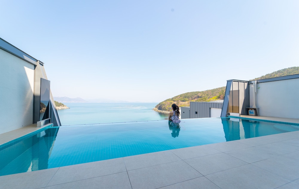 blue mango pool villa and resort