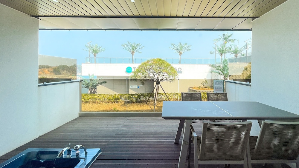 blue mango pool villa and resort