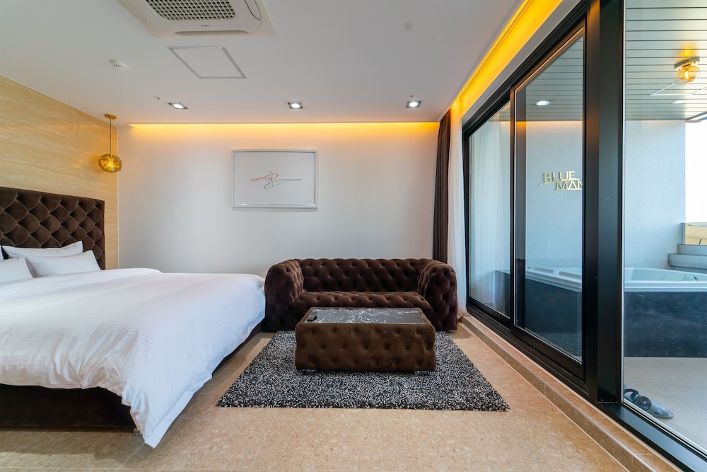 blue mango pool villa and resort