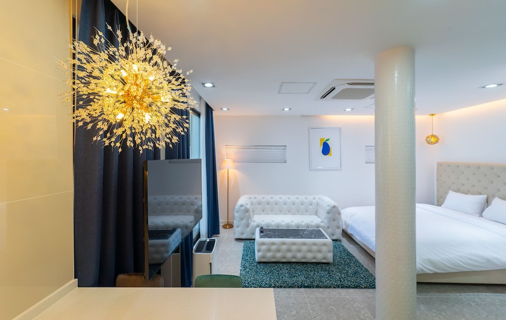 blue mango pool villa and resort