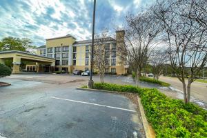 oyo townhouse jackson ridgeland