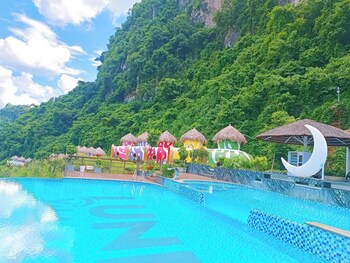 moc chau island the bullet hotel