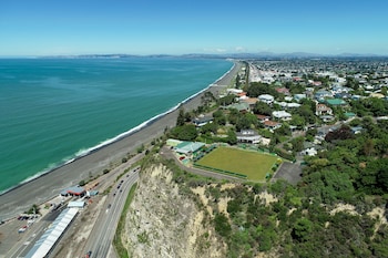 bluff hill lighthouse bandb