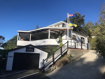 bluff hill lighthouse bandb