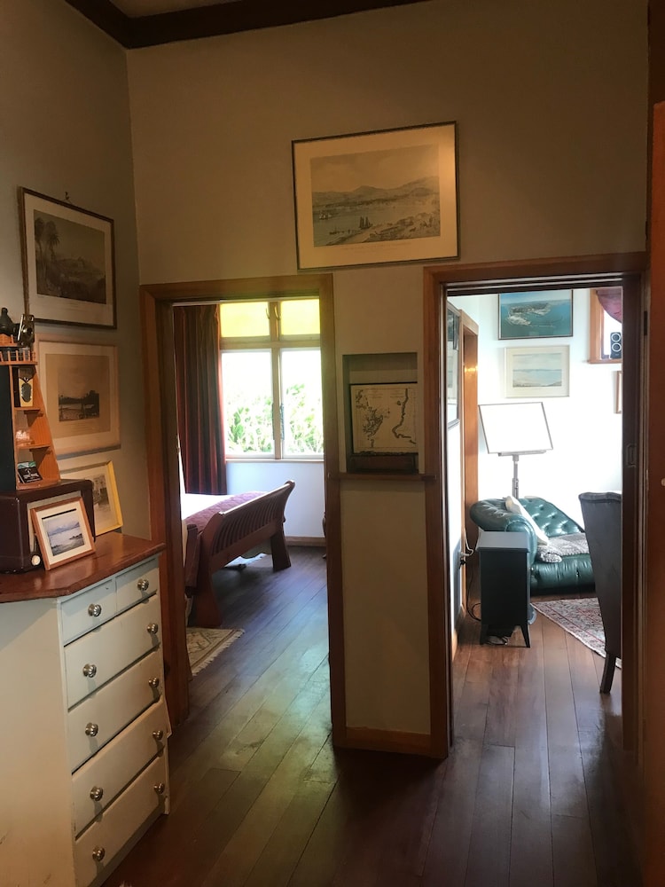 bluff hill lighthouse bandb