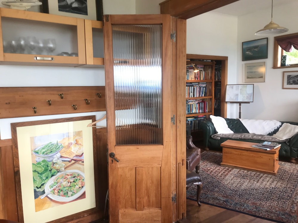 bluff hill lighthouse bandb