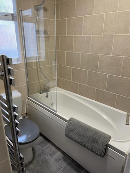 impeccable 2 bed apartment in eastbourne