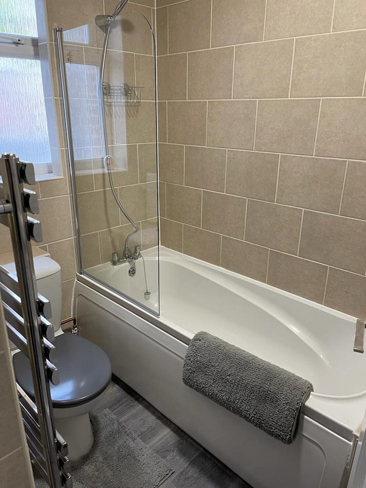 impeccable 2 bed apartment in eastbourne