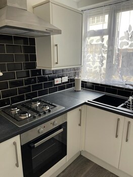 impeccable 2 bed apartment in eastbourne