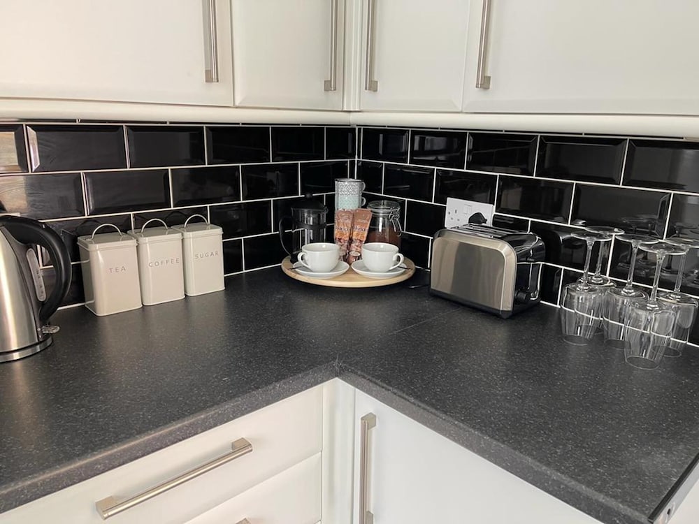 impeccable 2 bed apartment in eastbourne
