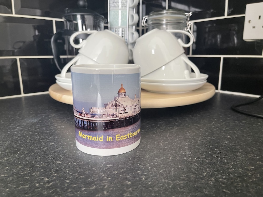 impeccable 2 bed apartment in eastbourne