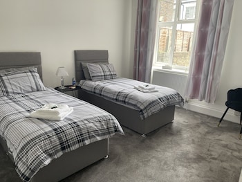 impeccable 2 bed apartment in eastbourne