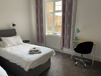 impeccable 2 bed apartment in eastbourne