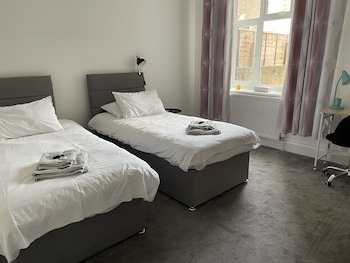 impeccable 2 bed apartment in eastbourne