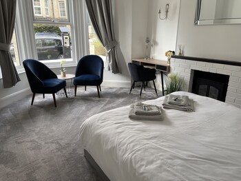 impeccable 2 bed apartment in eastbourne