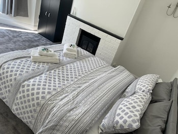 impeccable 2 bed apartment in eastbourne