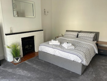 impeccable 2 bed apartment in eastbourne