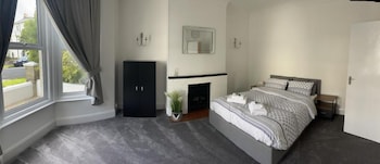 impeccable 2 bed apartment in eastbourne