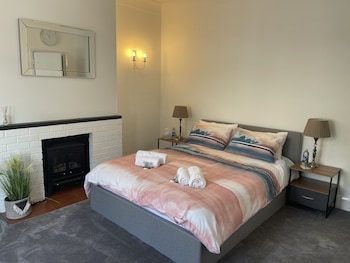 impeccable 2 bed apartment in eastbourne