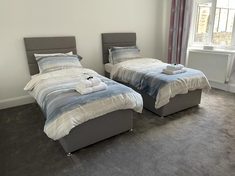 impeccable 2 bed apartment in eastbourne