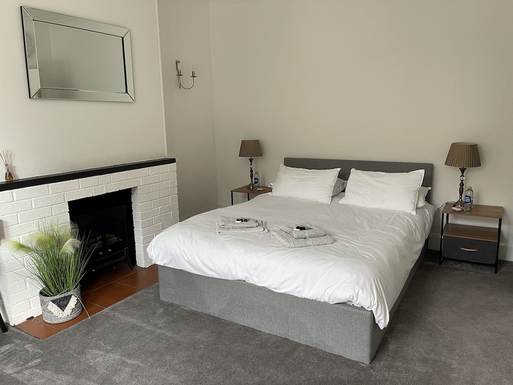 impeccable 2 bed apartment in eastbourne