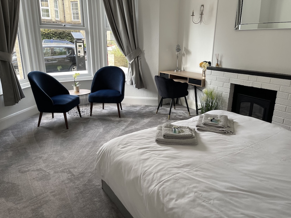 impeccable 2 bed apartment in eastbourne