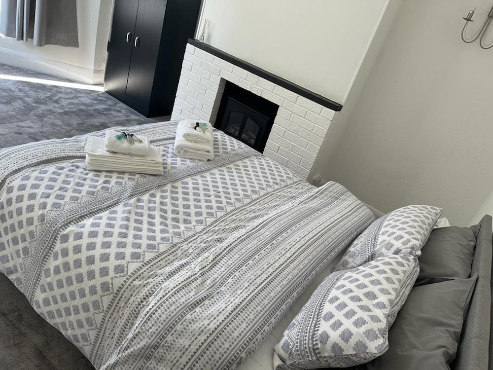 impeccable 2 bed apartment in eastbourne