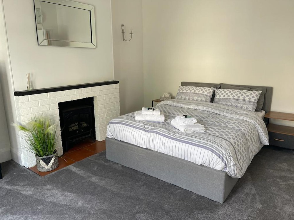impeccable 2 bed apartment in eastbourne