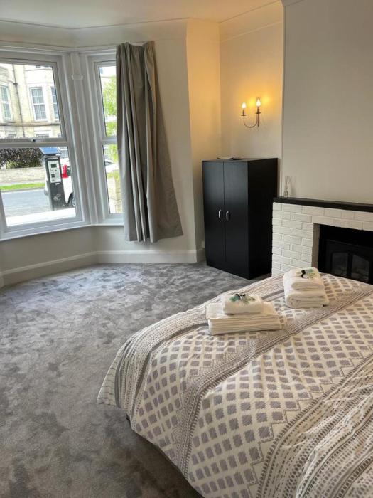 impeccable 2 bed apartment in eastbourne