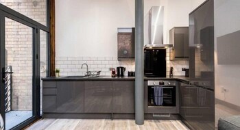 ustay 27 stanley street party apartments