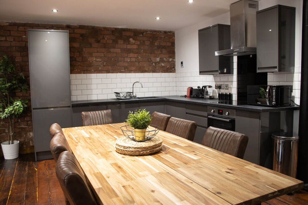 ustay 27 stanley street party apartments