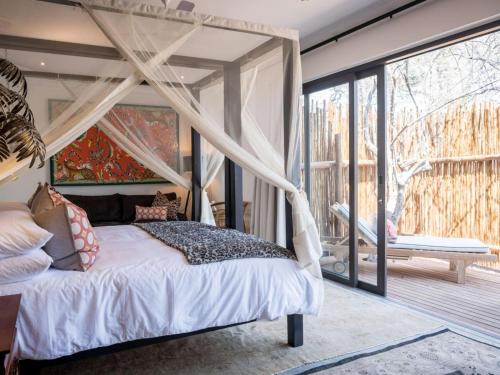 safari moon luxury bush lodge