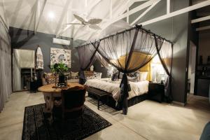Safari Moon Luxury Bush Lodge,South Africa>>Hoedspruit,3 star