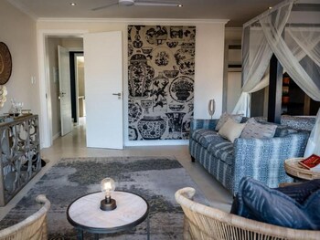 safari moon luxury bush lodge