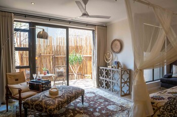 safari moon luxury bush lodge