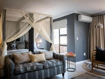 safari moon luxury bush lodge