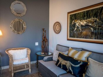 safari moon luxury bush lodge