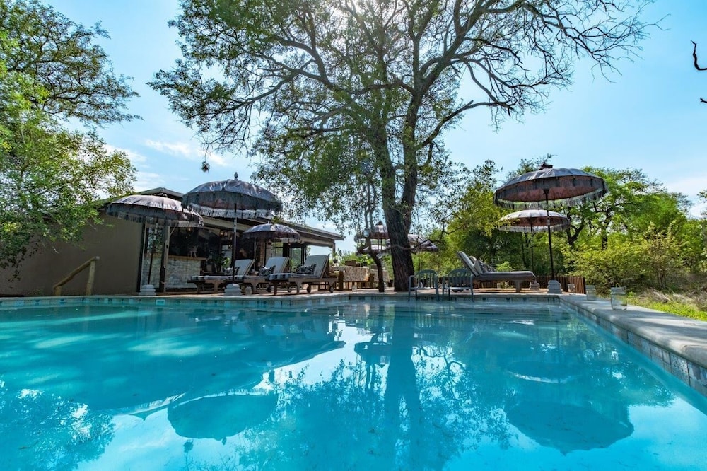 safari moon luxury bush lodge