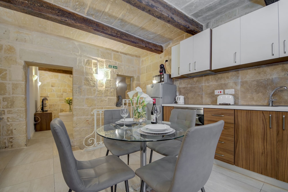 tritoni harbour suites
