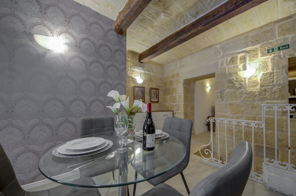 tritoni harbour suites