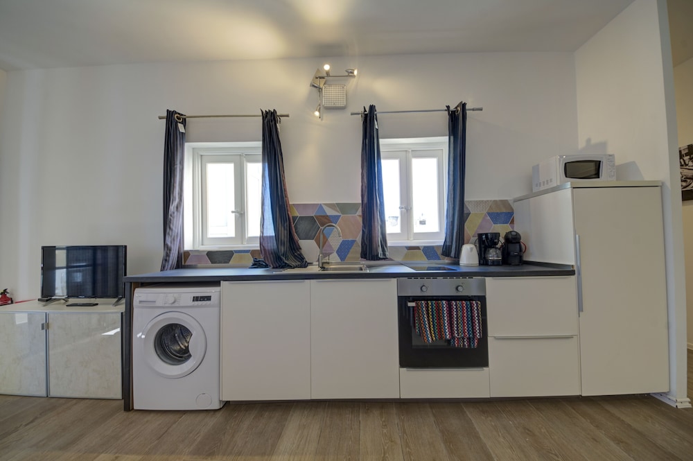 tritoni harbour suites