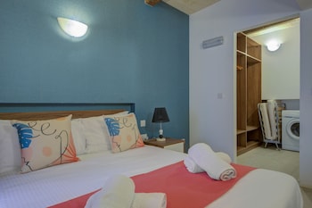 tritoni harbour suites