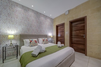 tritoni harbour suites