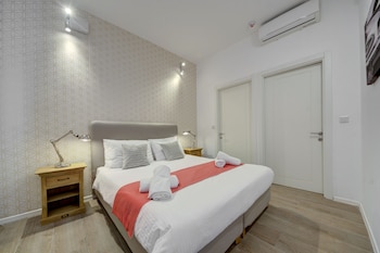 tritoni harbour suites