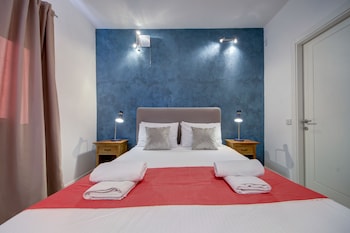 tritoni harbour suites