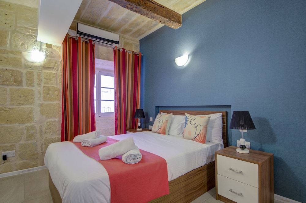 tritoni harbour suites