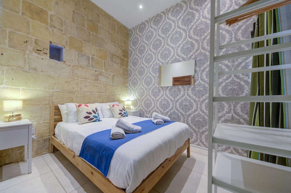 tritoni harbour suites