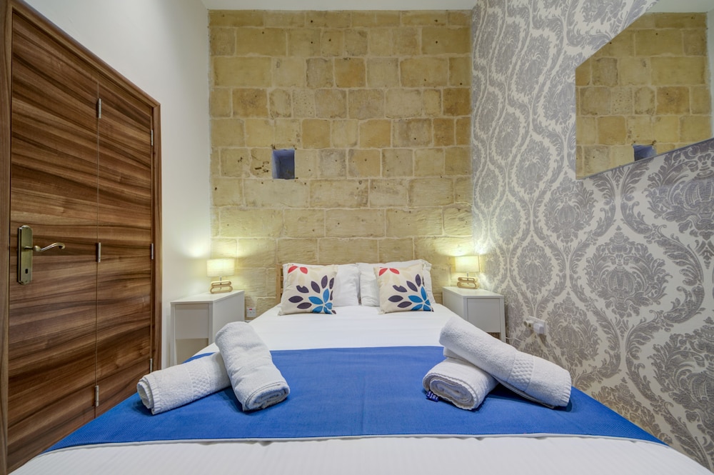 tritoni harbour suites