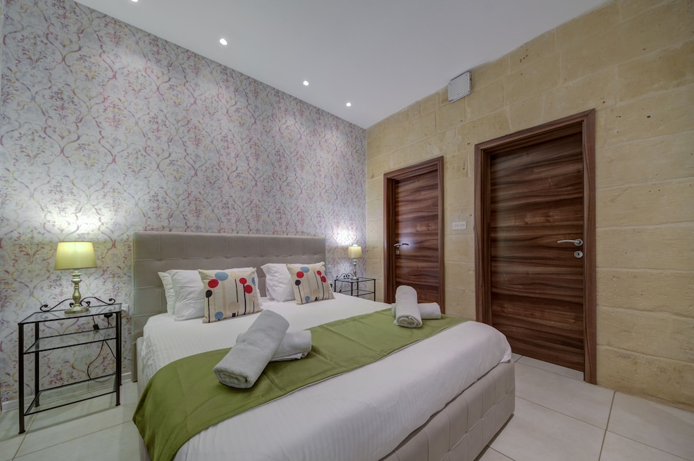 tritoni harbour suites